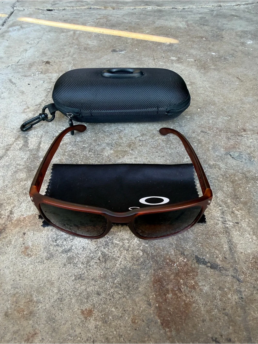 Oakley Holbrook Sunglasses Prizm Tungsten Polarized Lens Clear Matte Brown Frame